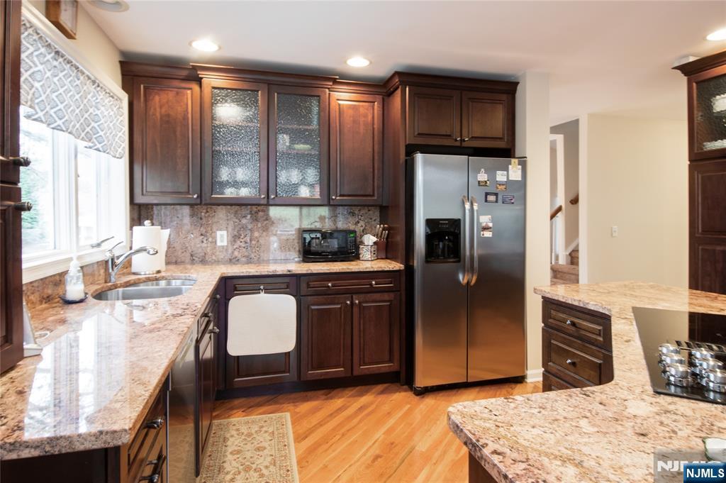 28 Old 4th Drive Oak Ridge, NJ 07438 - Photo 2 of 41