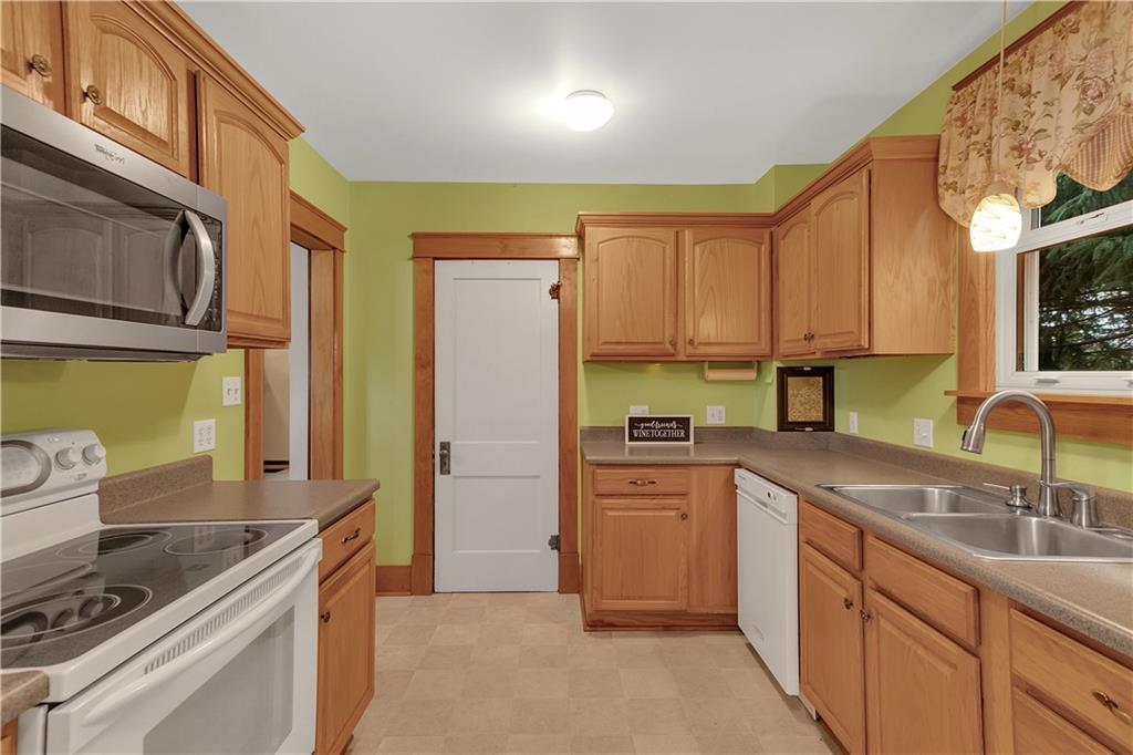 520 Edgewood Road Beaver Falls, PA 15010 - Photo 12 of 29 Gallery Image 12