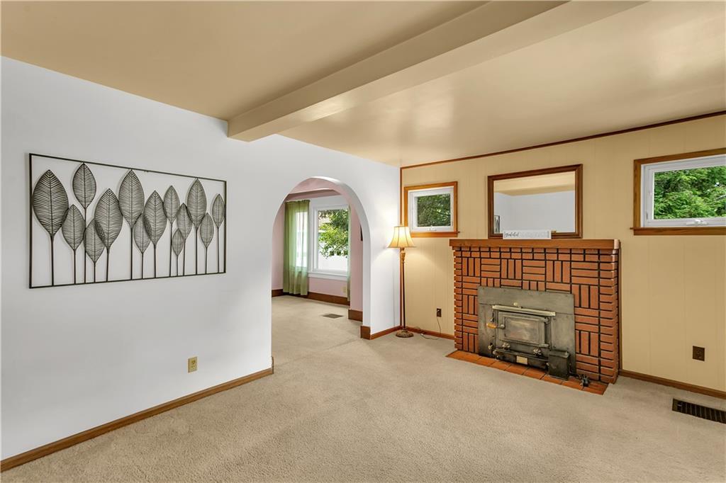 520 Edgewood Road Beaver Falls, PA 15010 - Photo 15 of 29 Family Room.