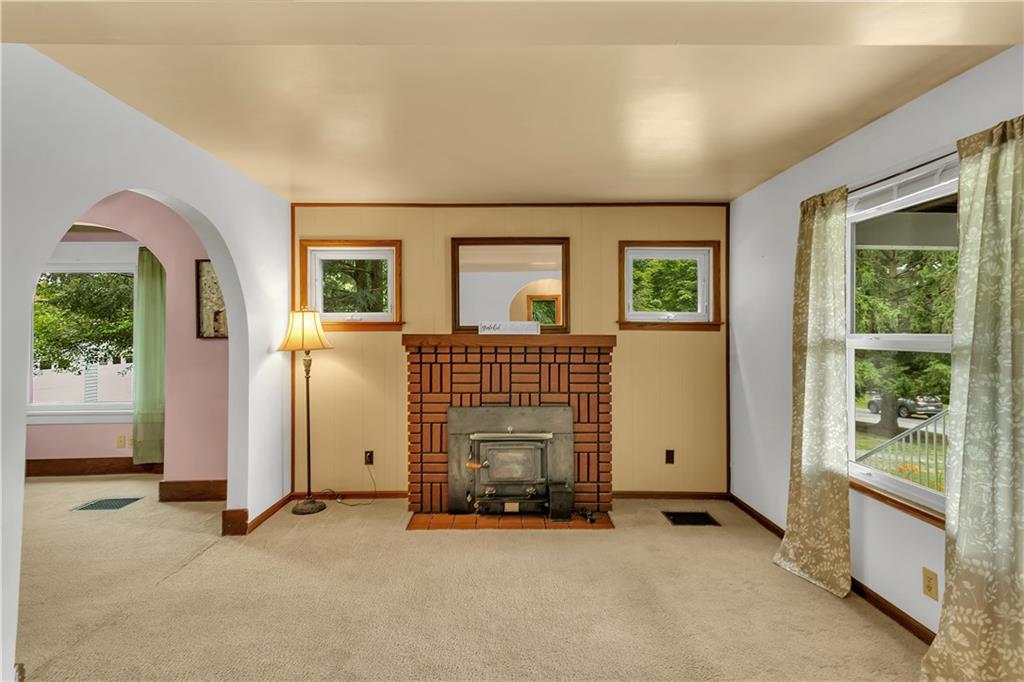 520 Edgewood Road Beaver Falls, PA 15010 - Photo 16 of 29 Large picture window to let in natural lighting.