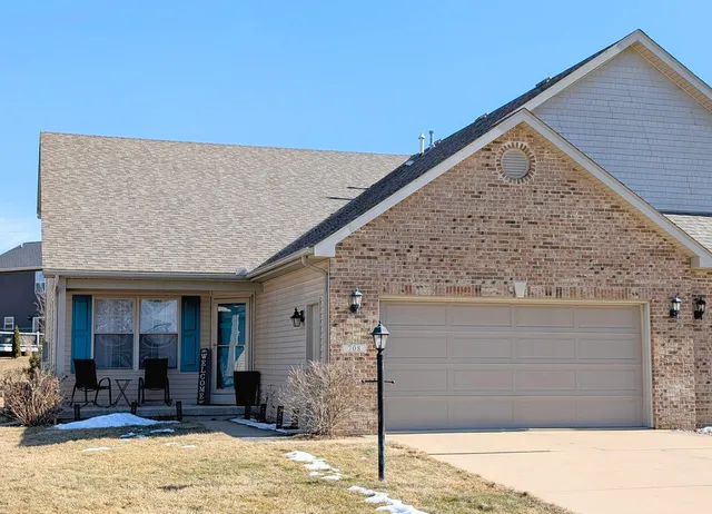$300,000 | 708 Dennis Drive, Mahomet, IL 61853