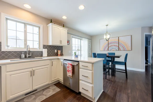 $300,000 | 708 Dennis Drive, Mahomet, IL 61853