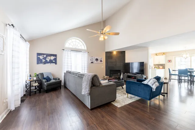 $300,000 | 708 Dennis Drive, Mahomet, IL 61853