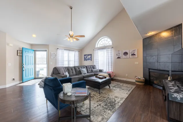 $300,000 | 708 Dennis Drive, Mahomet, IL 61853