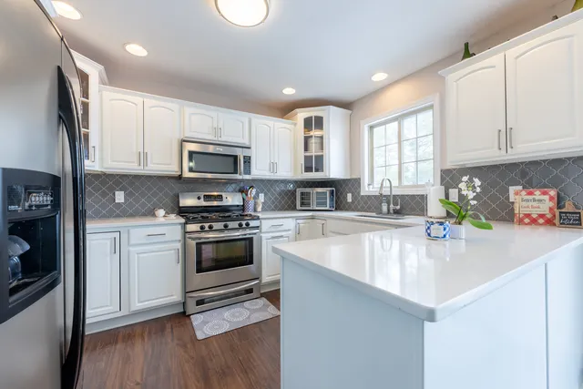 $300,000 | 708 Dennis Drive, Mahomet, IL 61853