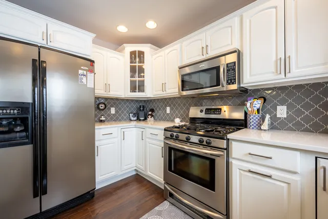 $300,000 | 708 Dennis Drive, Mahomet, IL 61853