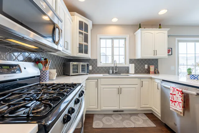 $300,000 | 708 Dennis Drive, Mahomet, IL 61853