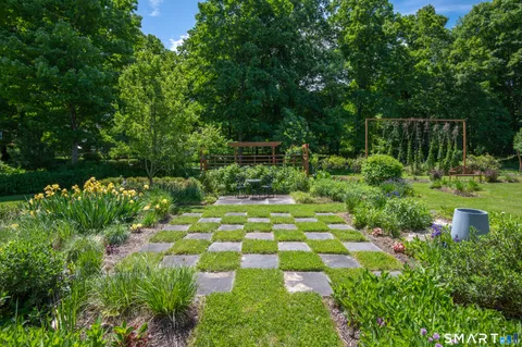 $2,250,000 | 261 Wilton Road West, Ridgefield, CT 06877
