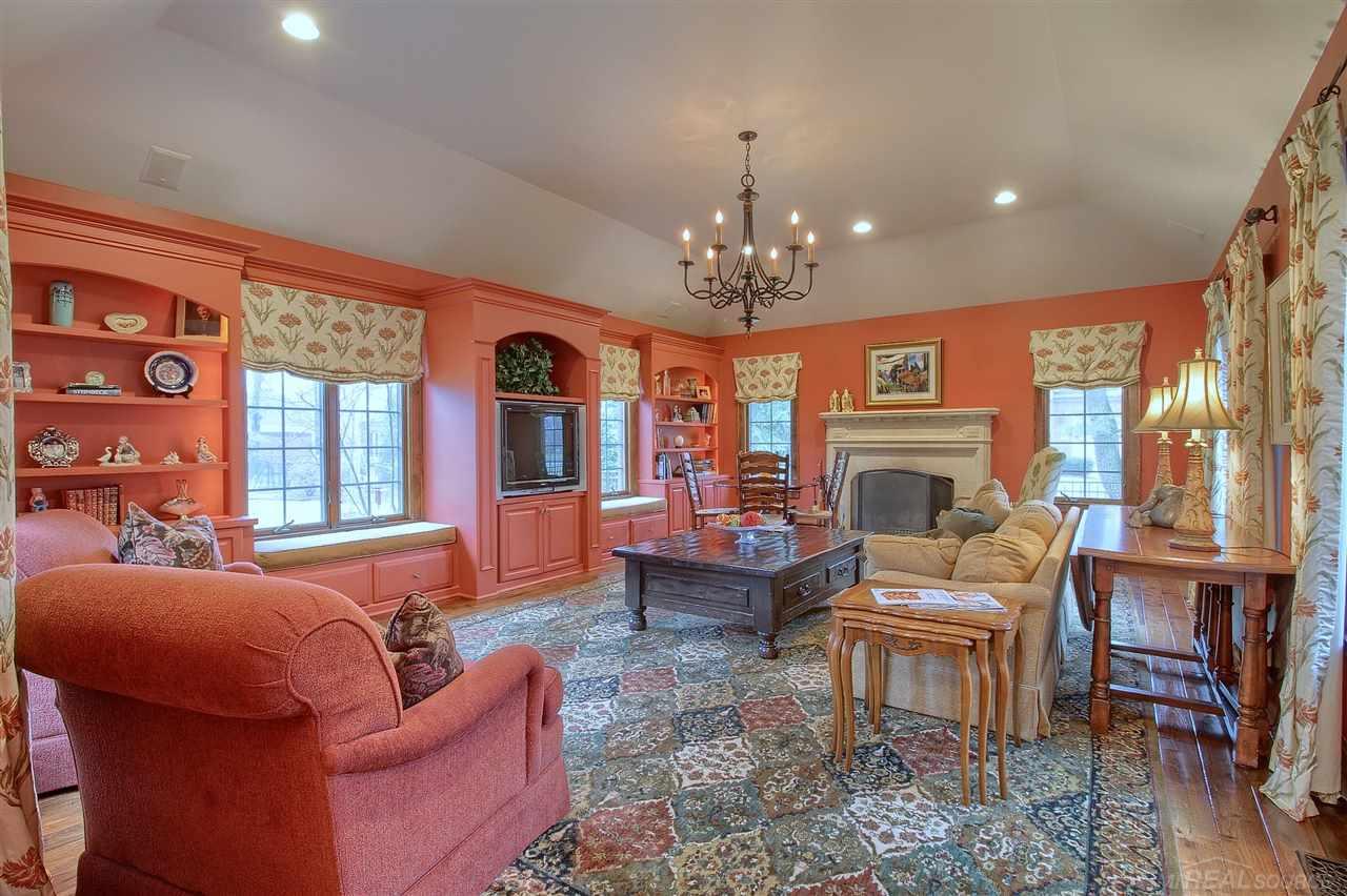 1068 Devonshire Road Grosse Pointe, MI 48230 - Photo 8 of 21 31339672-7.JPG