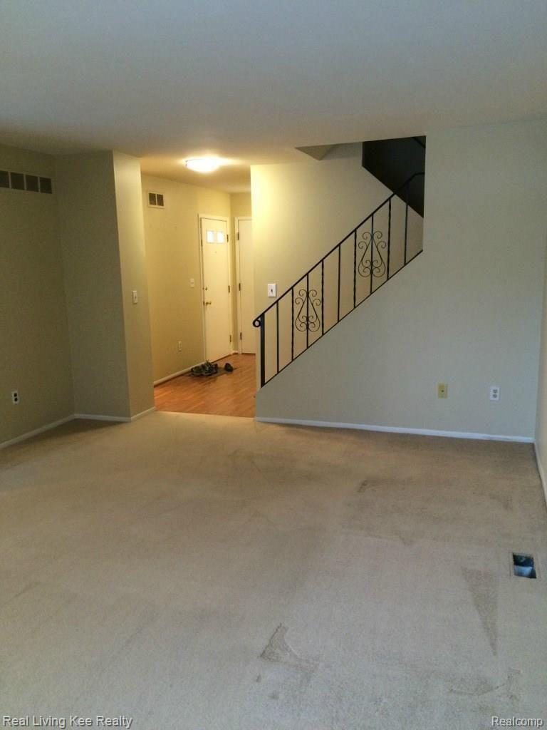 87 Stratford Lane Rochester, MI 48309 - Photo 10 of 29 IMG_0226.jpg
