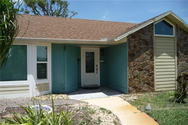 $3,900 | 422 Southwest Avocado Avenue, Sebastian, FL 32958