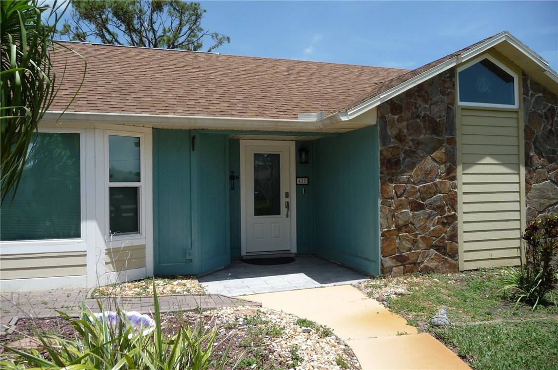 422 Southwest Avocado Avenue Sebastian, FL 32958 - Photo 2 of 32