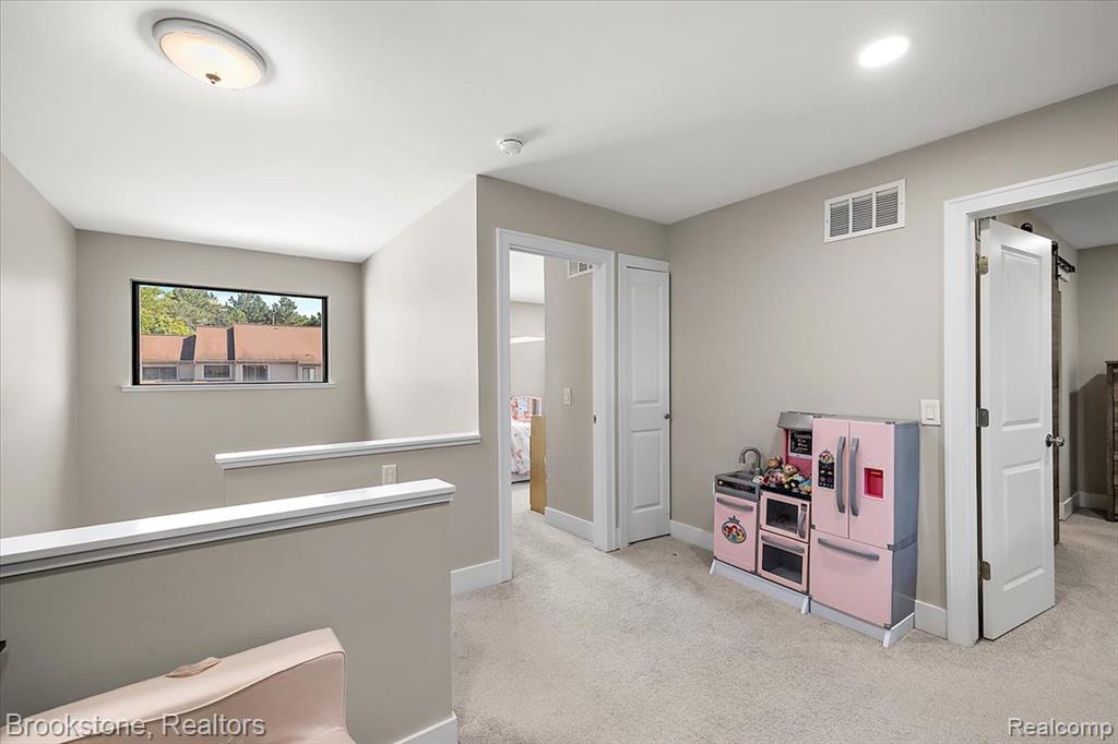 525 Oxford Court Rochester Hills, MI 48307 - Photo 29 of 49