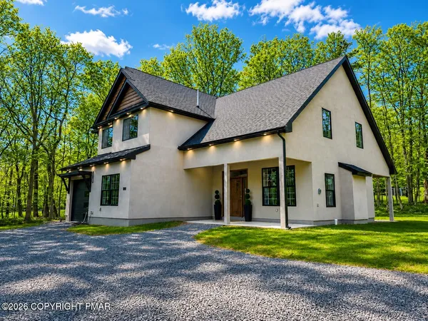 $549,900 | 1109 North Rocky Mountain Drive, Effort, PA 18330