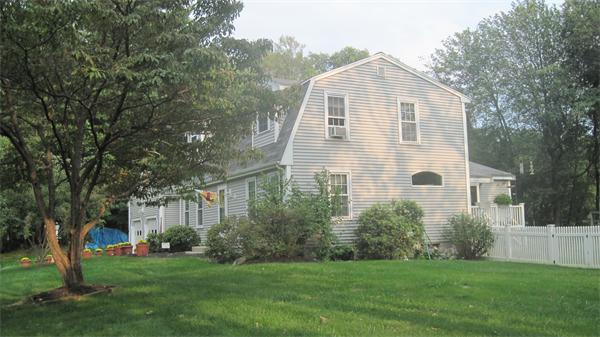 6 Howe Street Medway, MA 02053 - Photo 3 of 20 Gallery Image 3
