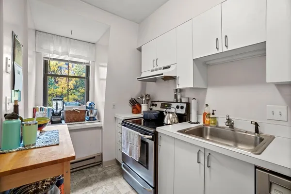 $3,300 | 39 Dwight Street, Unit 4, Boston, MA 02118