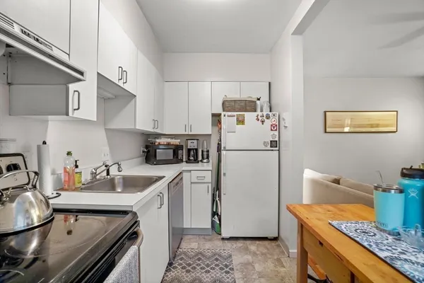 $3,300 | 39 Dwight Street, Unit 4, Boston, MA 02118