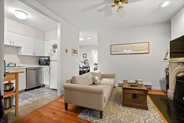 $3,300 | 39 Dwight Street, Unit 4, Boston, MA 02118