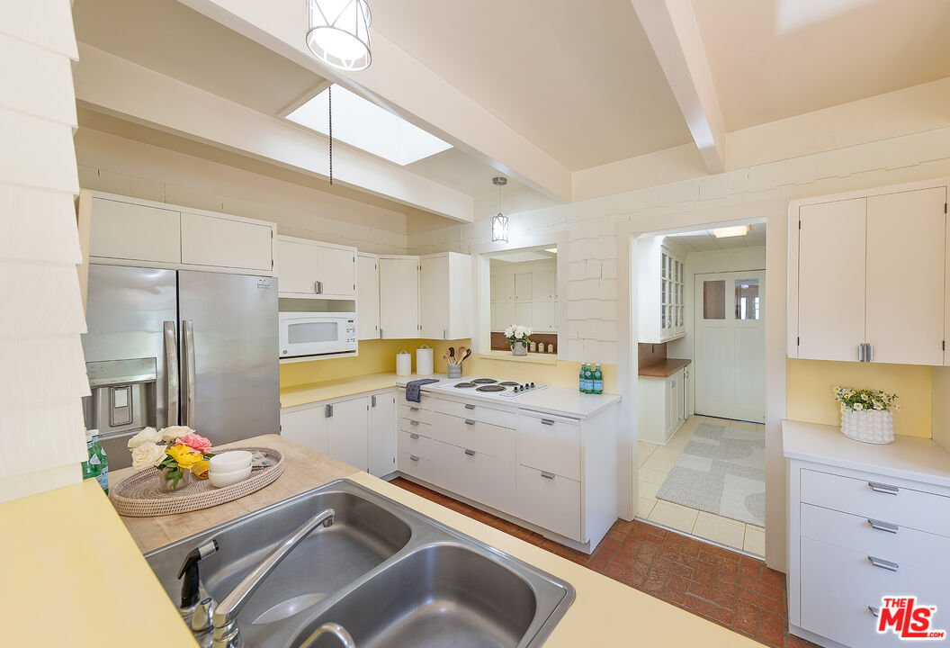 800 Carosam Road Santa Barbara, CA 93110 - Photo 9 of 16 Gallery Image 9