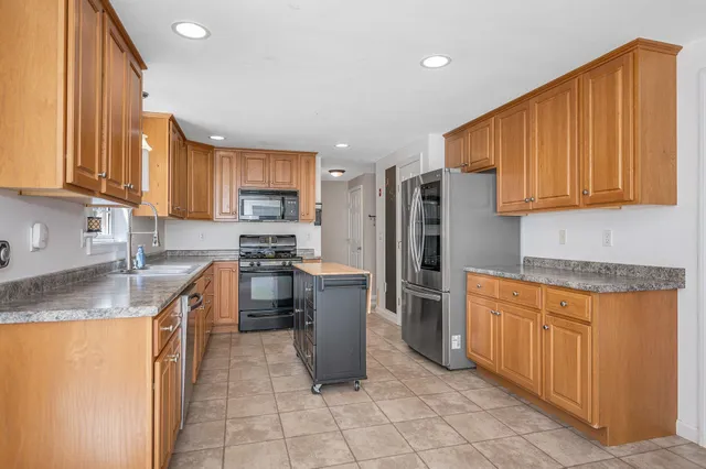 $450,000 | 57 B New Boston Road, Kingston, NH 03848