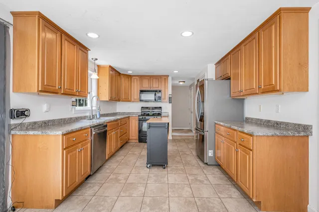 $450,000 | 57 B New Boston Road, Kingston, NH 03848