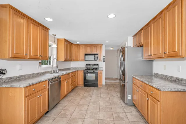 $450,000 | 57 B New Boston Road, Kingston, NH 03848