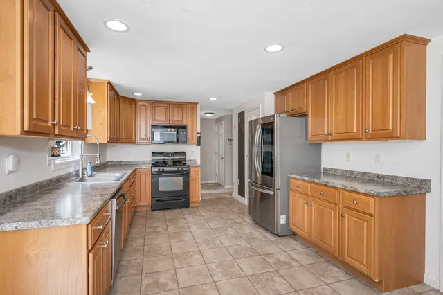 $450,000 | 57 B New Boston Road, Kingston, NH 03848