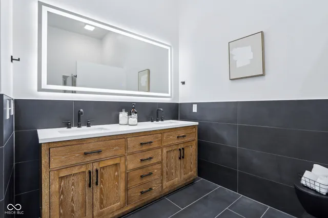 $590,000 | 2841 Tropical Drive, Indianapolis, IN 46205