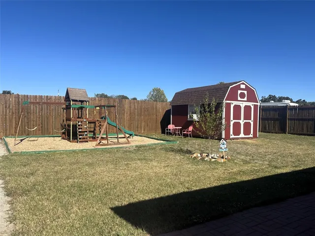 a view of a yard with a sink and a yard