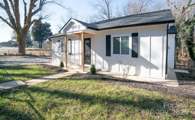 $274,900 | 605 Vance Street Northwest, Lenoir, NC 28645