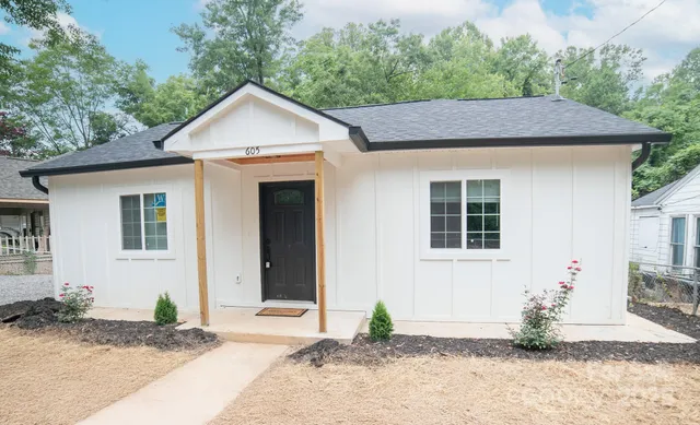 $274,900 | 605 Vance Street Northwest, Lenoir, NC 28645