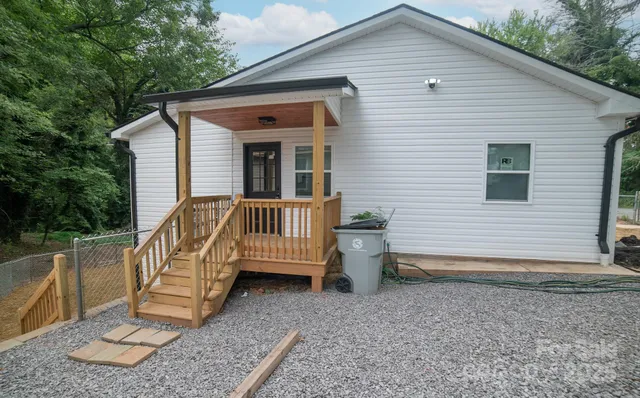 $274,900 | 605 Vance Street Northwest, Lenoir, NC 28645