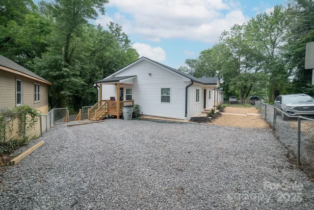 $274,900 | 605 Vance Street Northwest, Lenoir, NC 28645