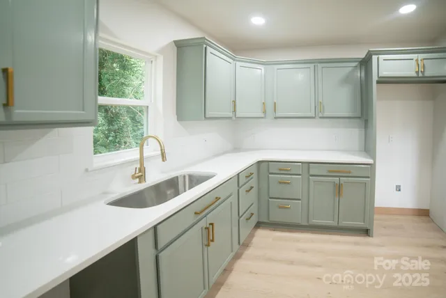 $274,900 | 605 Vance Street Northwest, Lenoir, NC 28645