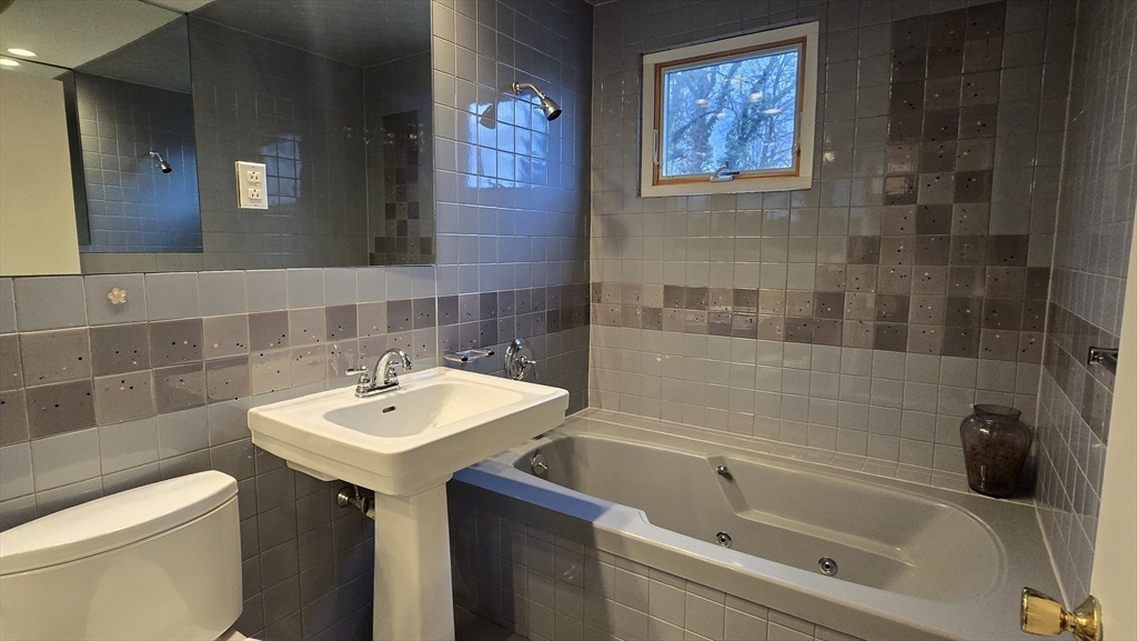 91 Mary Ellen Road Newton, MA 02468 - Photo 22 of 29