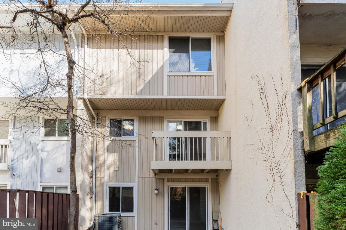 2442 Southgate Square Reston, VA 20191 - Photo 20 of 23