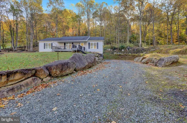 a view of a yard in front of a house