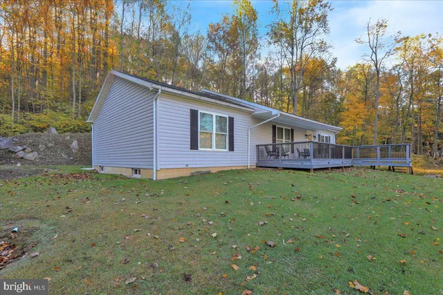 a view of a house with a backyard