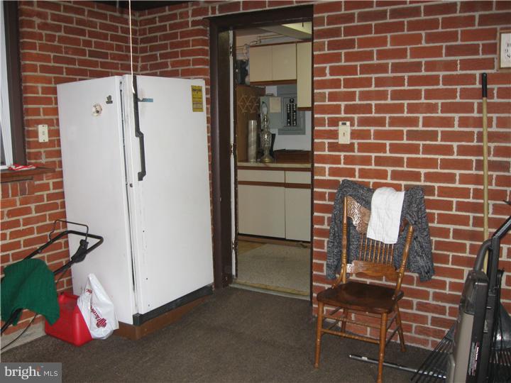 9952 Verree Road Philadelphia, PA 19115 - Photo 16 of 19 Sun Room