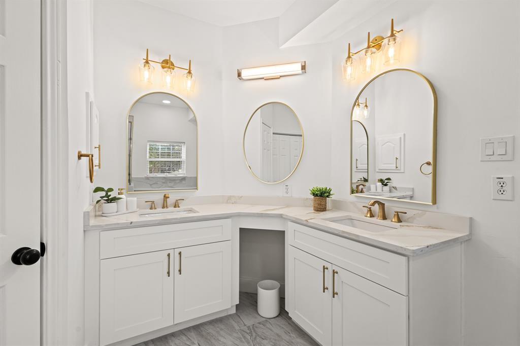 9502 Heartstone Lane Rowlett, TX 75087 - Photo 11 of 22 a bathroom with a double vanity sink and mirror