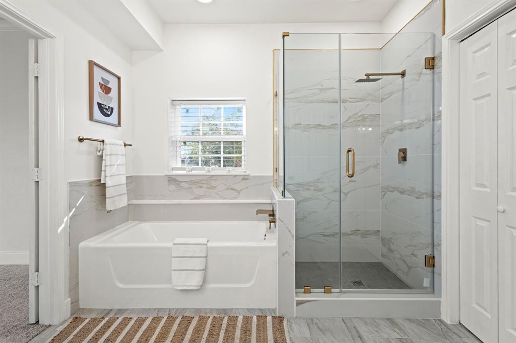 9502 Heartstone Lane Rowlett, TX 75087 - Photo 12 of 22 a bathroom with a shower