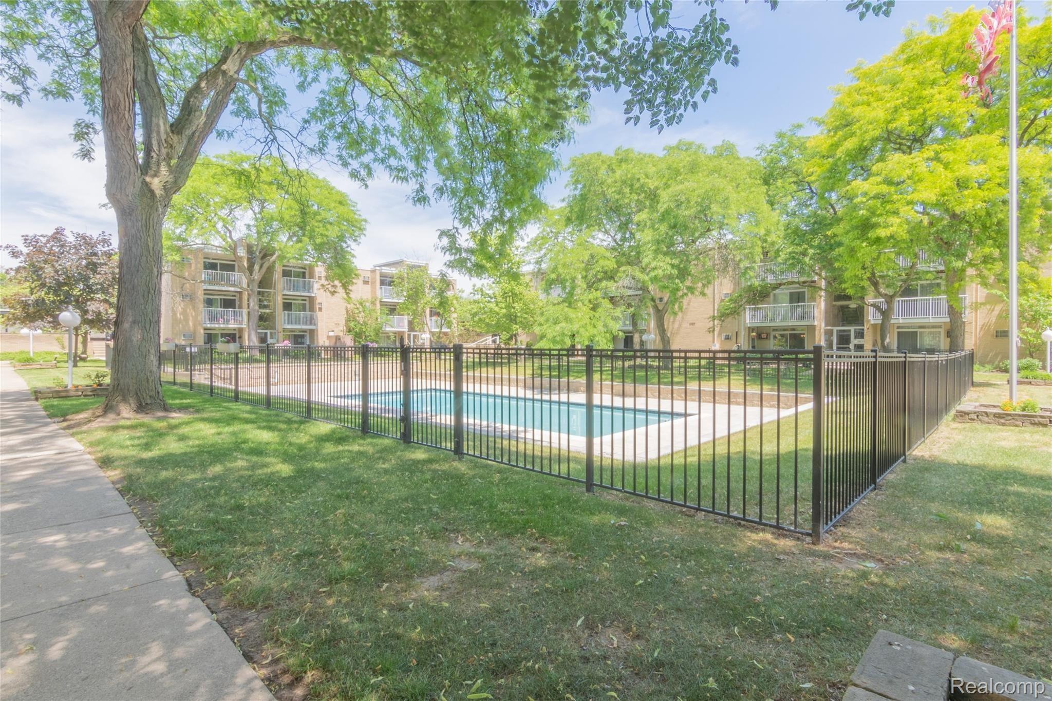 4905 Crooks Road, Unit A10 Royal Oak, MI 48073 - Photo 15 of 17 15.jpg