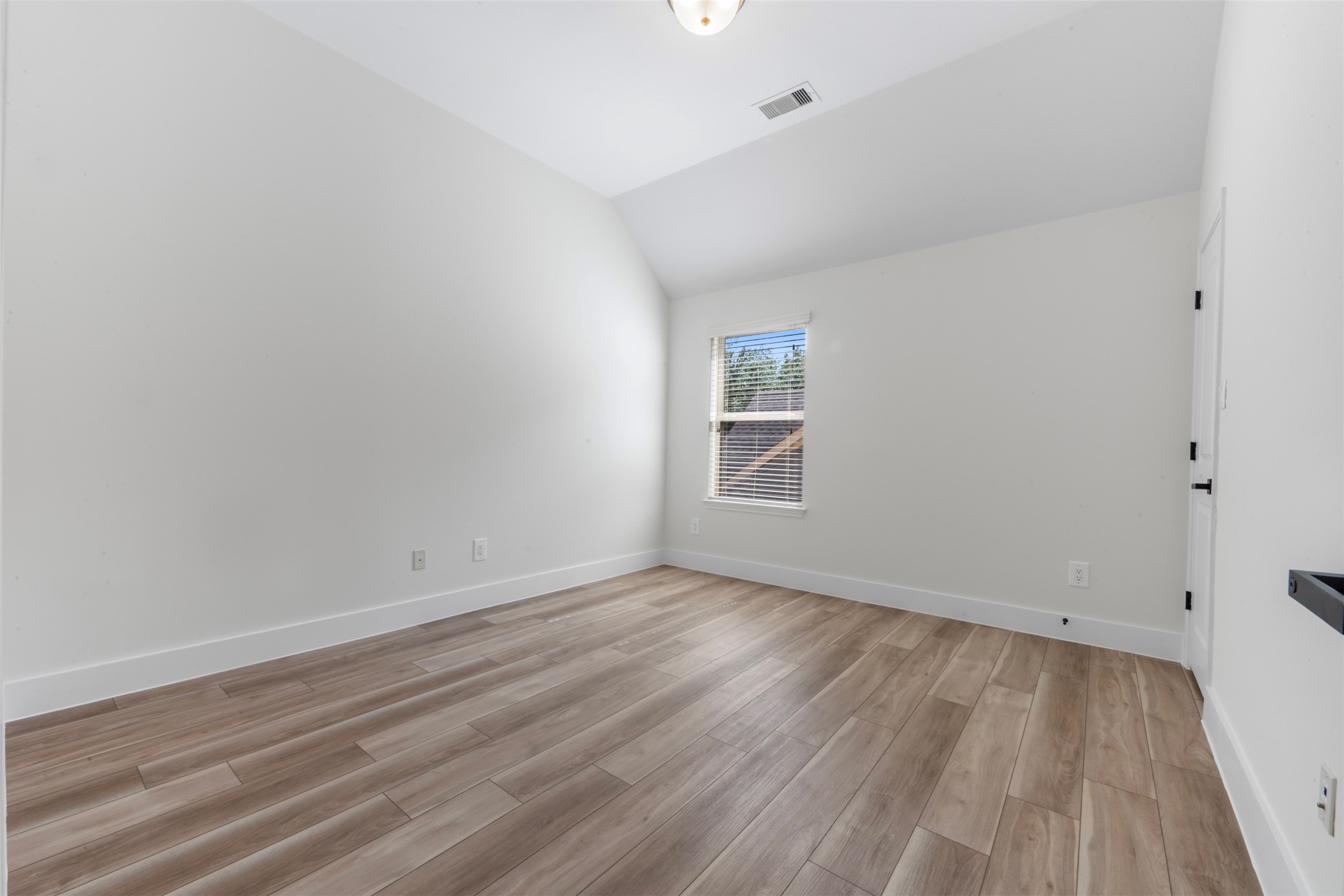 26422 Red Cliff Ridge Katy, TX 77494 - Photo 26 of 40 One of two secondary upstairs bedrooms. Always high ceilings!