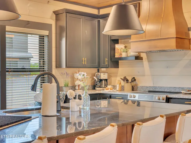 $2,100,000 | 1338 Wildhorse Rdg Way, Unit LOT106R, Sevierville, TN 37862