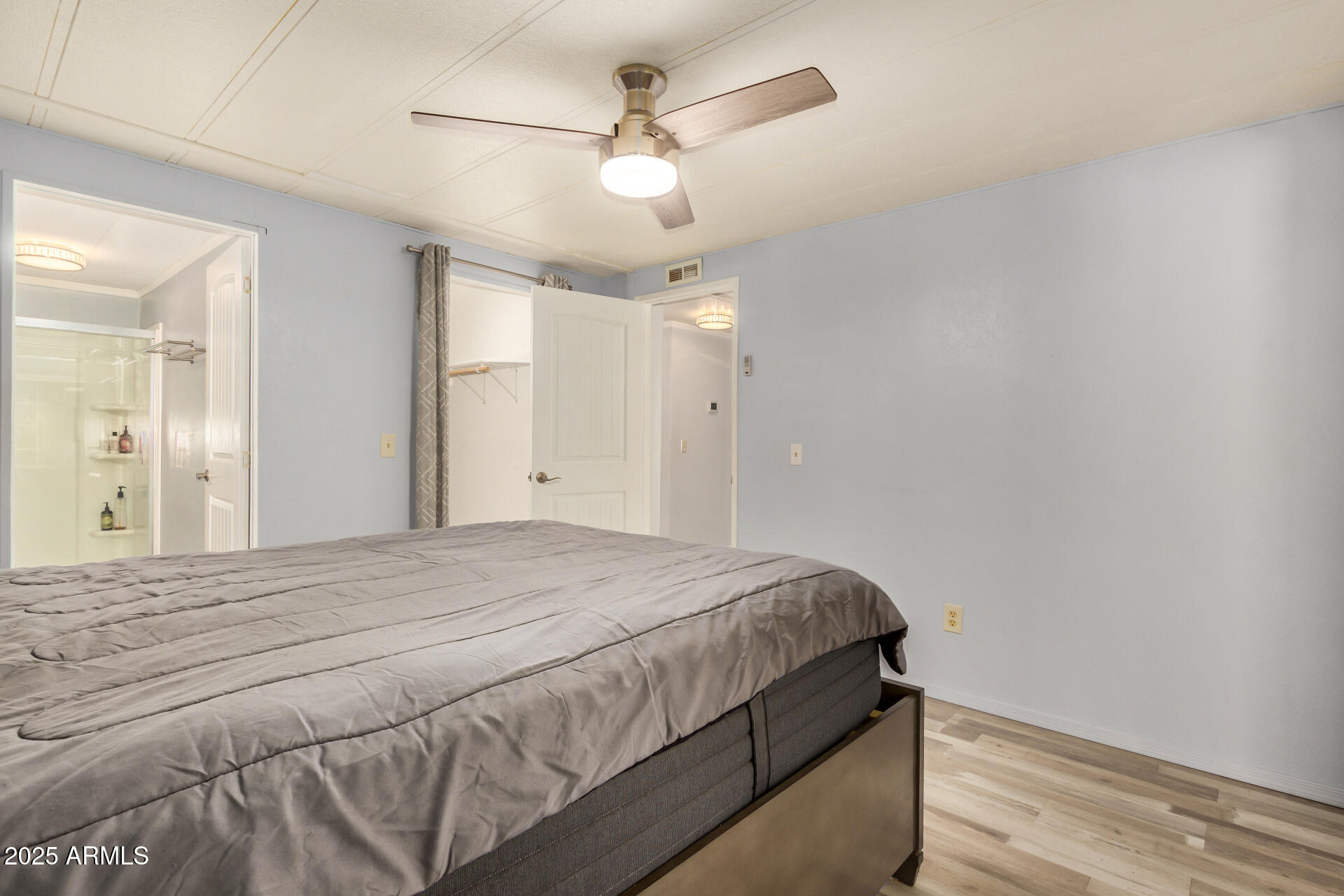 980 East Broadway Avenue, Unit 46 Apache Junction, AZ 85119 - Photo 11 of 35 Primary Bedroom