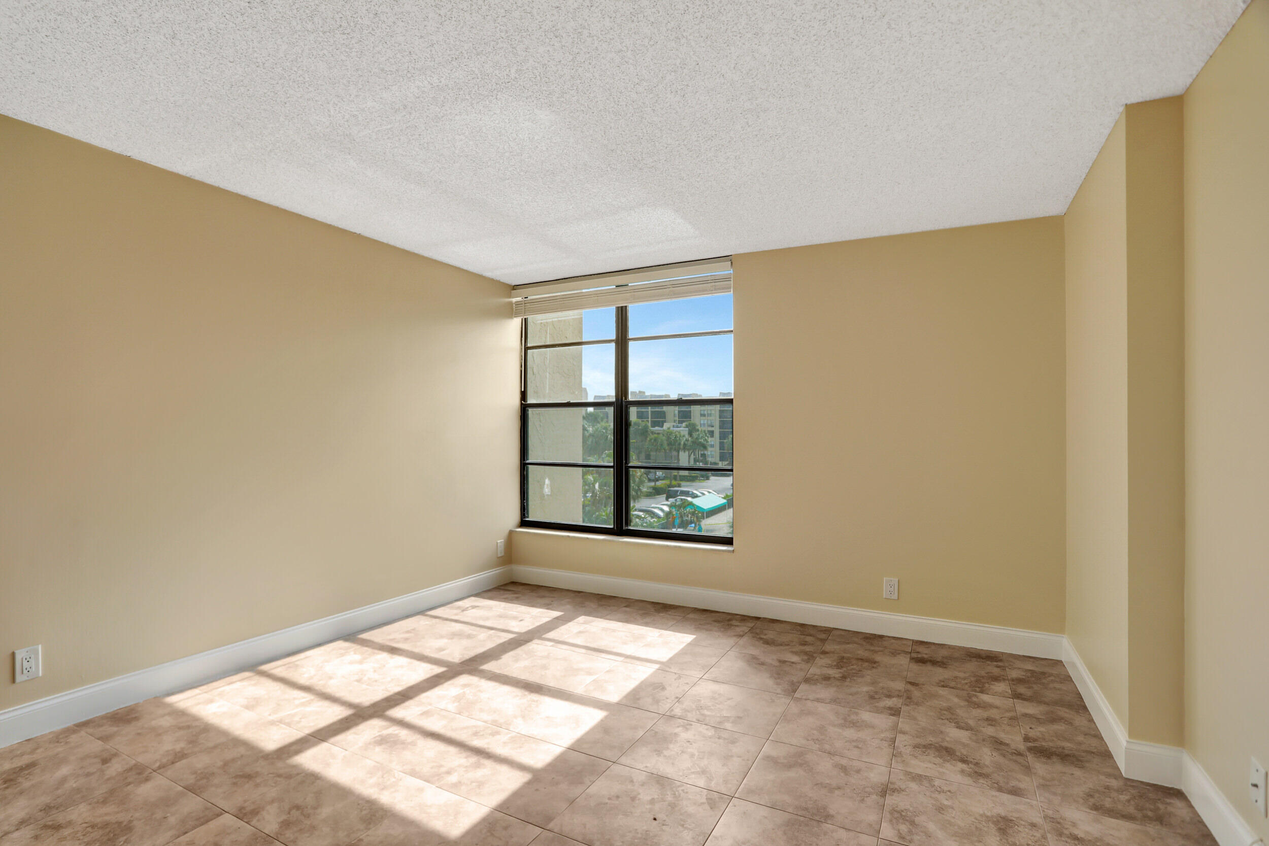 3 Royal Palm Way, Unit 403 Boca Raton, FL 33432 - Photo 16 of 41 25_001l1484