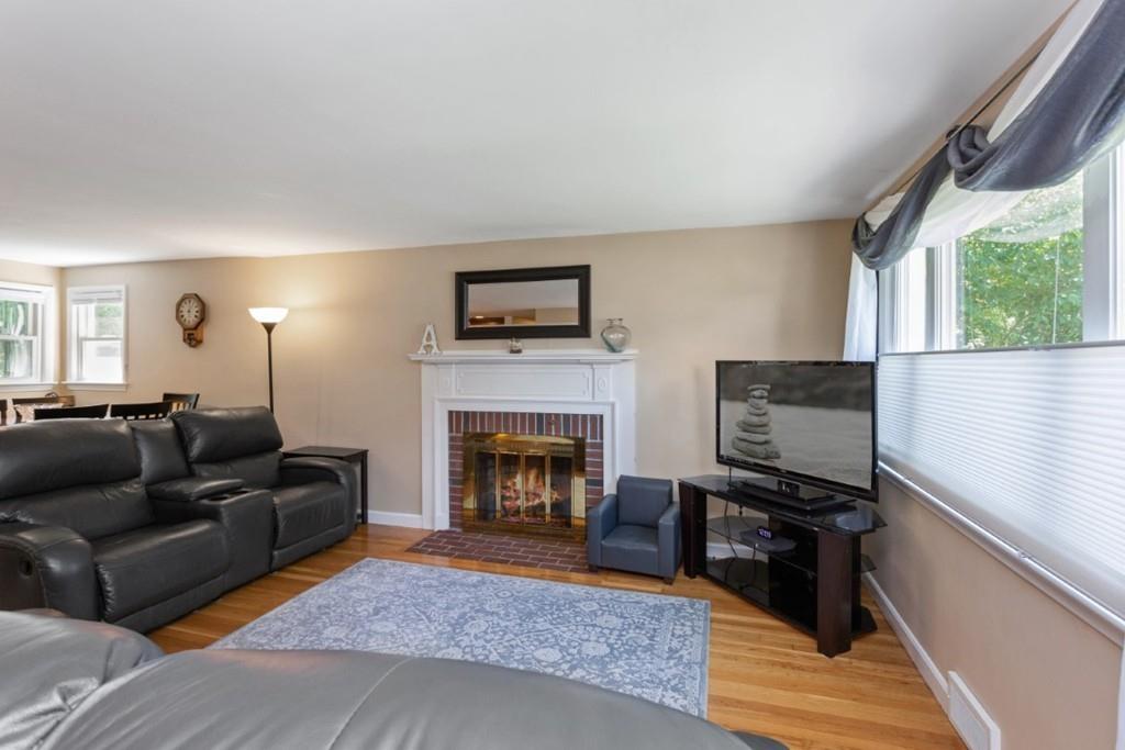 43 Brookfield Road Andover, MA 01810 - Photo 3 of 28 Gallery Image 3