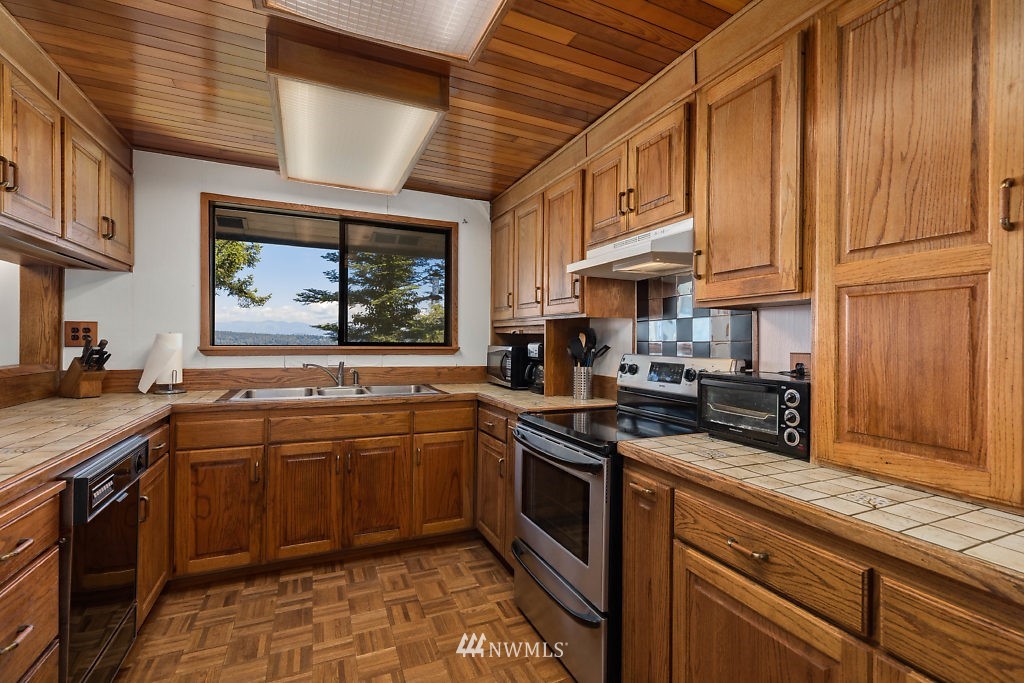 4584 Jones Road Oak Harbor, WA 98277 - Photo 15 of 25 Gallery Image 15