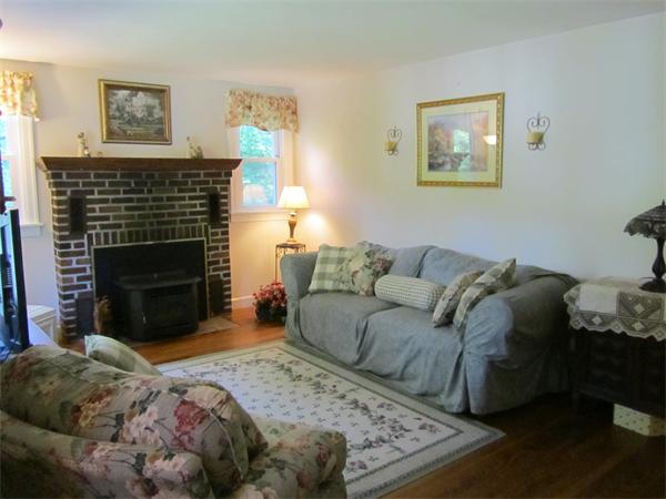 129 Fowler Road Northbridge, MA 01534 - Photo 3 of 17