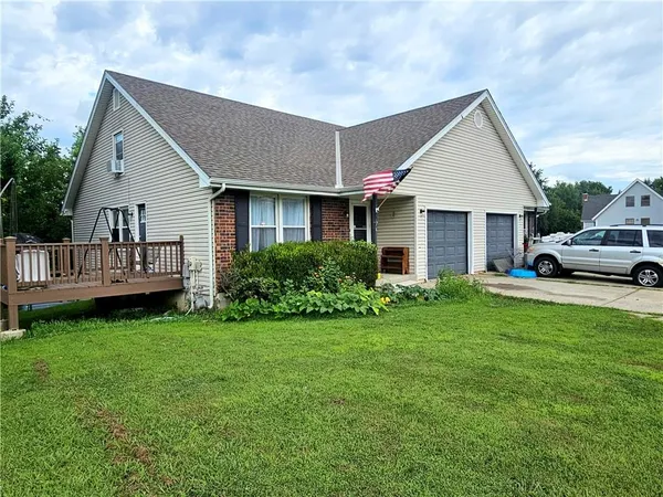 $350,000 | 7014 Sobbie Road, Pleasant Valley, MO 64068